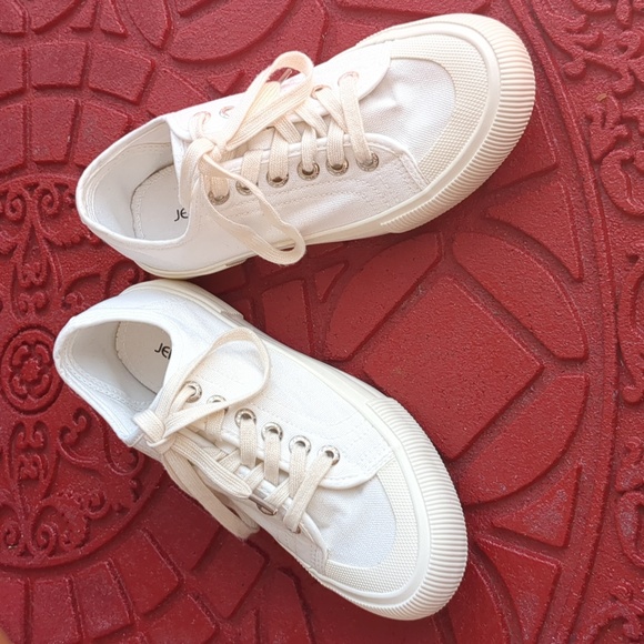 Jeen Ardor Women's size 8 white canvas fashion low-top sneakers - Picture 7 of 15